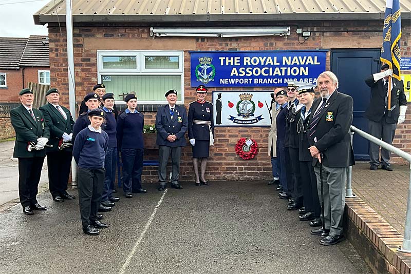 mrs anna turner jp unveils memorial plaque